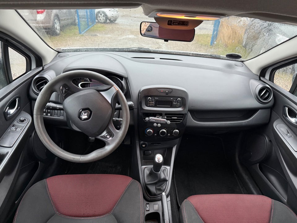 Renault Clio IV 1,2 16V Expression 5d