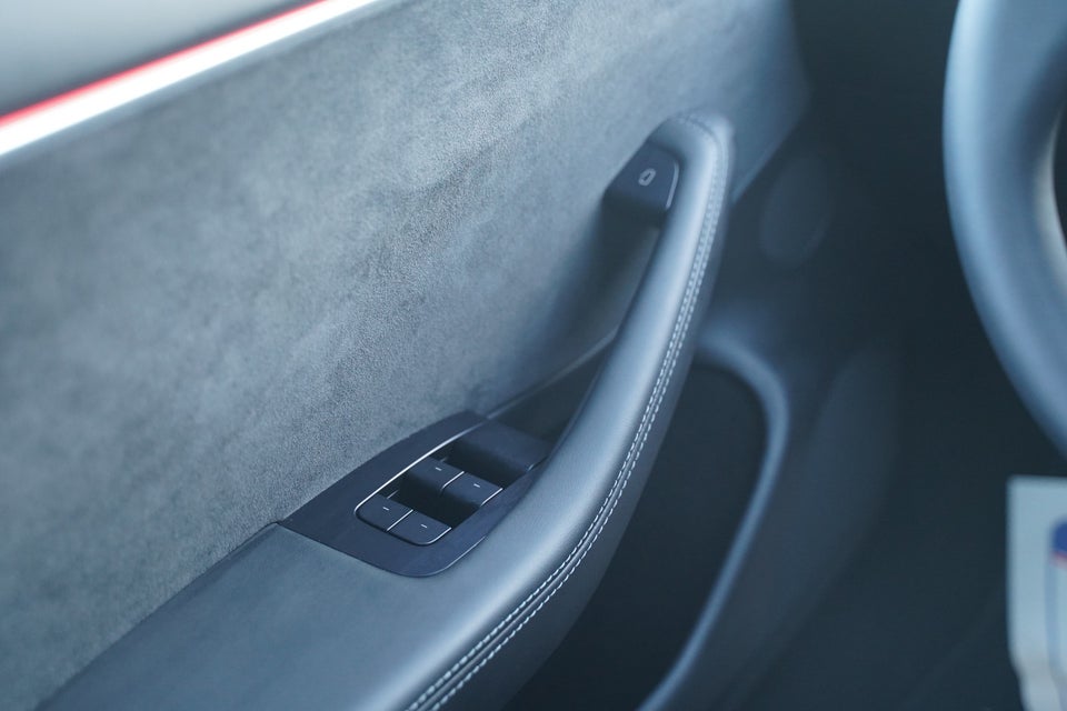 Tesla Model 3 Long Range AWD 4d