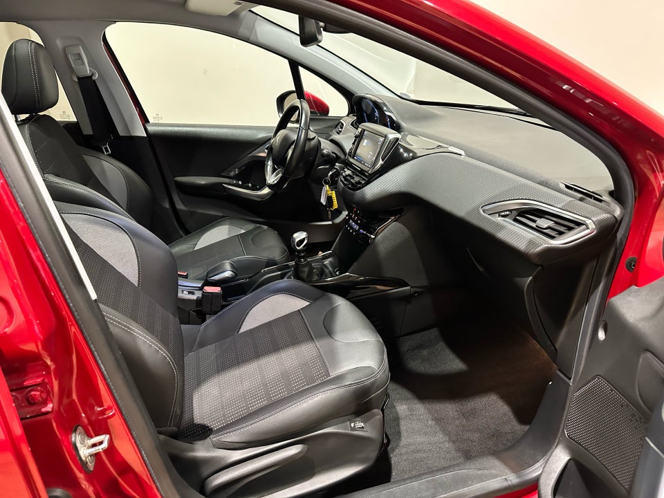 Peugeot 2008 1,2 PureTech 130 Allure+ 5d