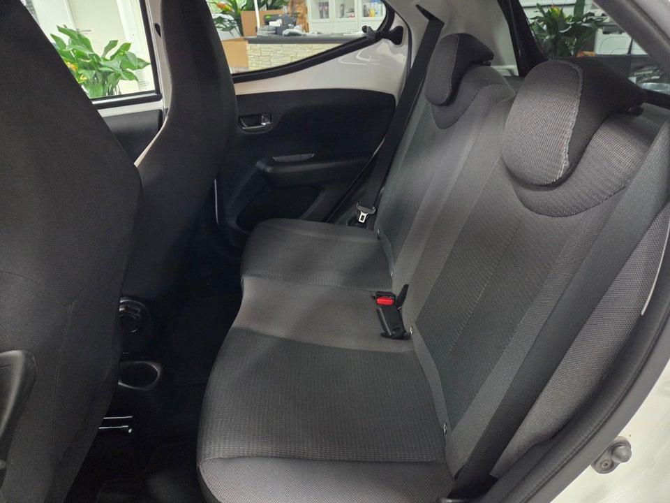 Toyota Aygo 1,0 VVT-i x-play Comfort 5d