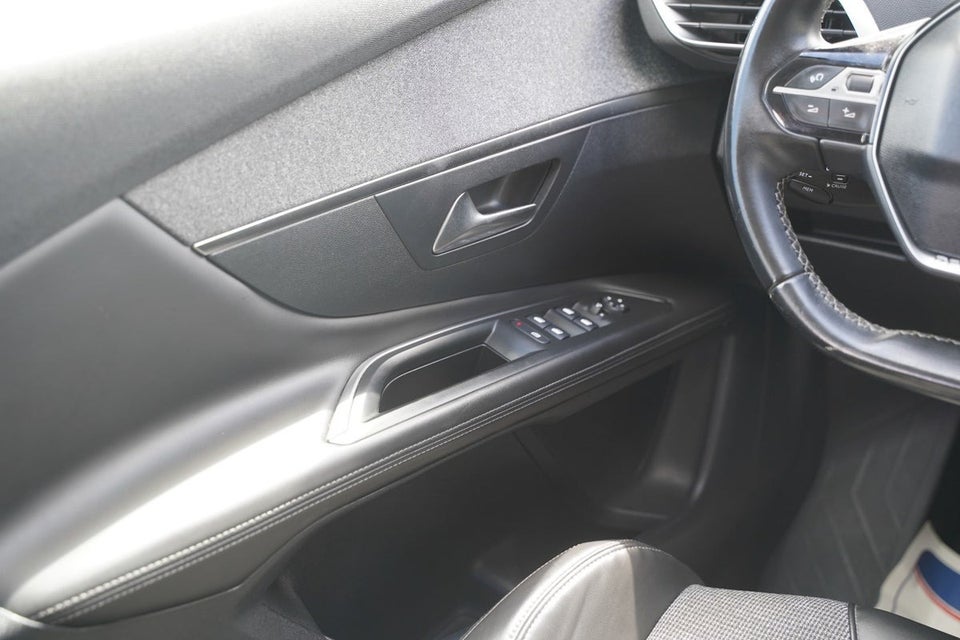 Peugeot 3008 1,5 BlueHDi 130 Allure 5d