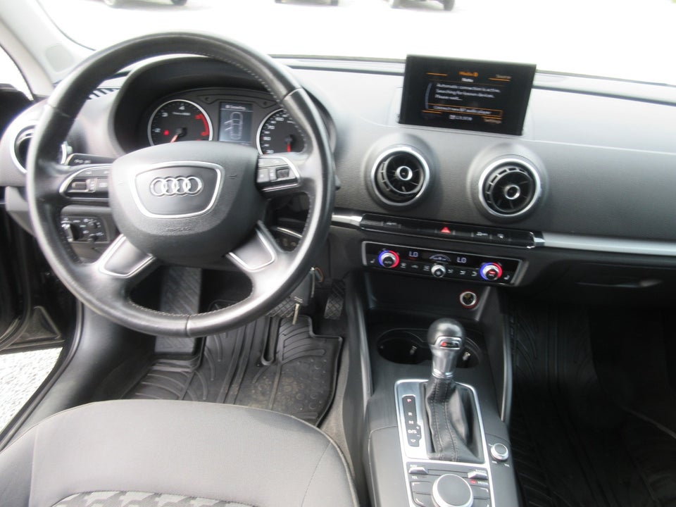 Audi A3 1,6 TDi Attraction Sportback S-tr. 5d