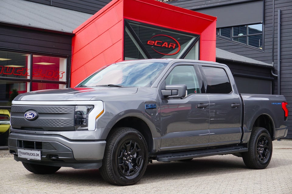 Ford F-150 Lightning XLT Standard Range 4d
