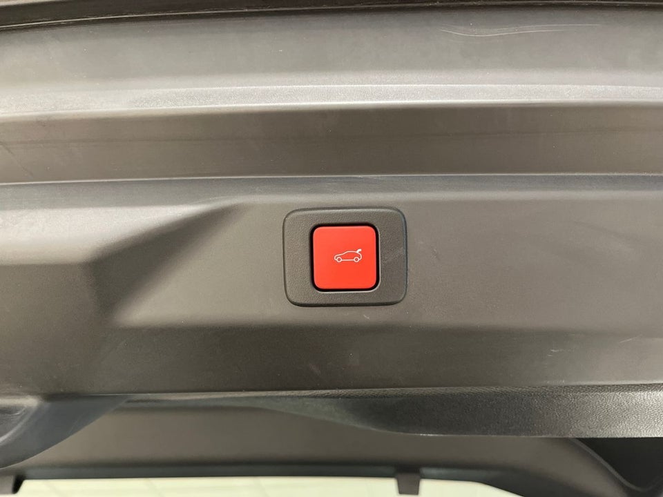 Peugeot e-3008 77 GT Pack 5d