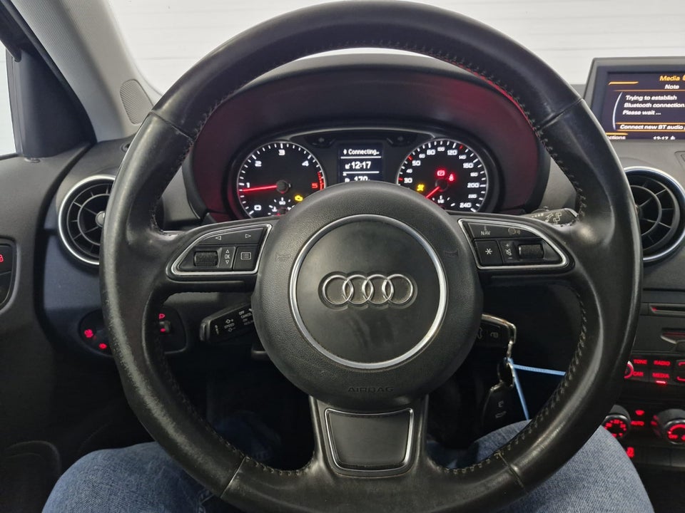 Audi A1 1,6 TDi 105 Attraction Sportback 5d