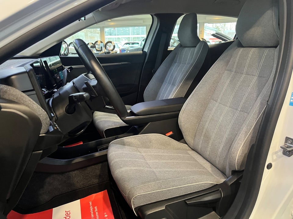 Renault Megane E-Tech 40 Equilibre 5d