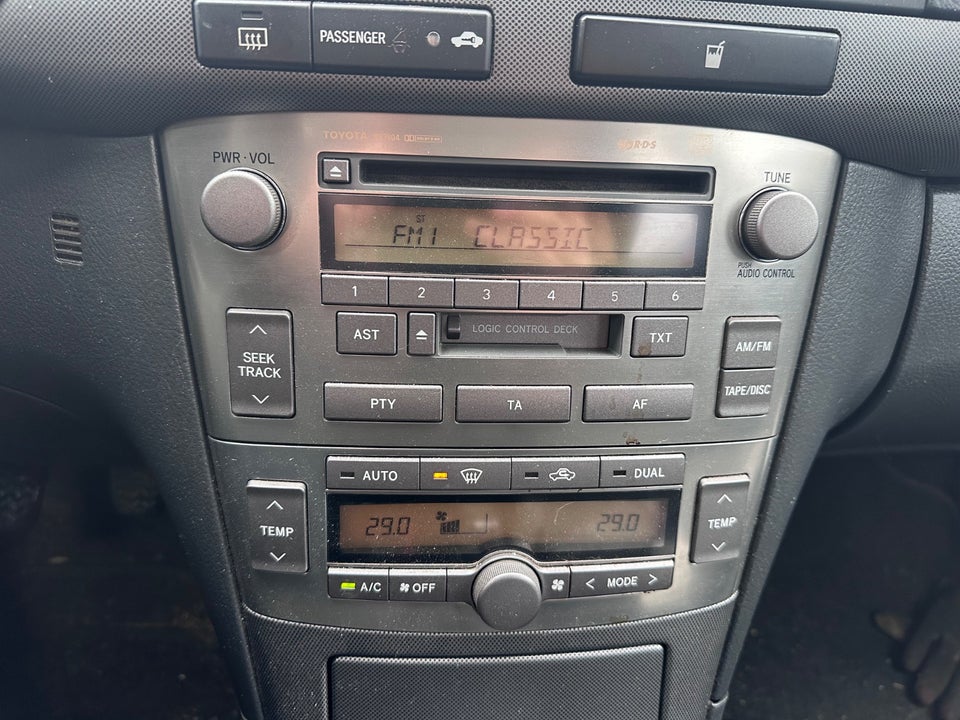 Toyota Avensis 2,0 Sol 5d