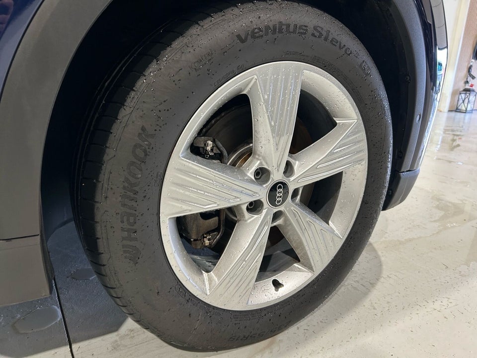 Audi Q4 e-tron 40  5d