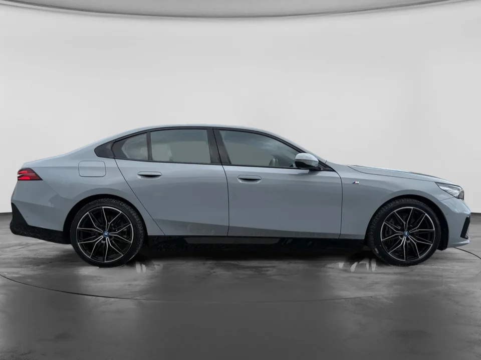 BMW i5 eDrive40 M-Sport 4d
