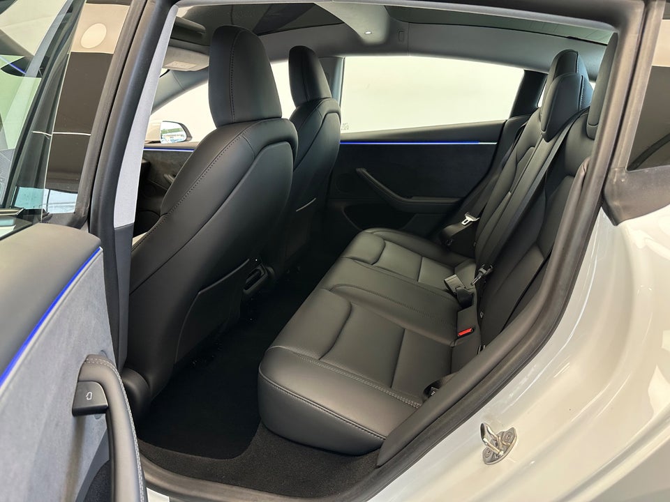 Tesla Model 3 Long Range AWD 4d