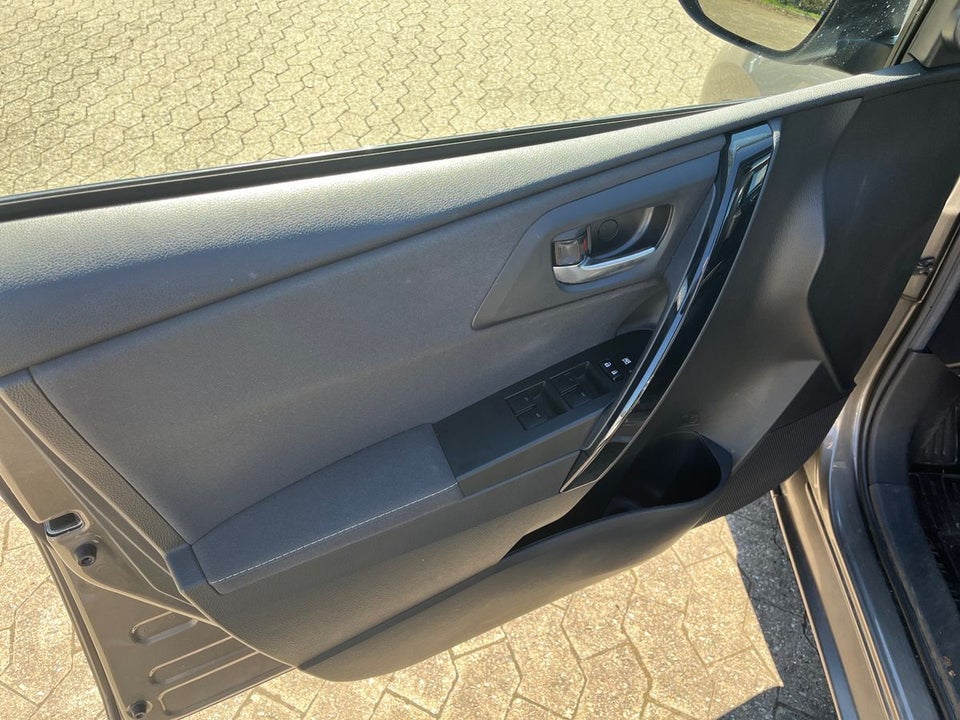 Toyota Auris 1,8 Hybrid H2 Selected Touring Sports CVT 5d