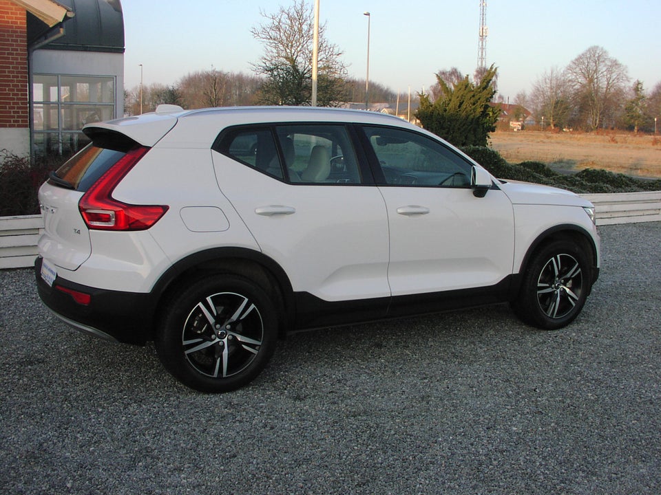 Volvo XC40 2,0 T4 190 Momentum aut. 5d