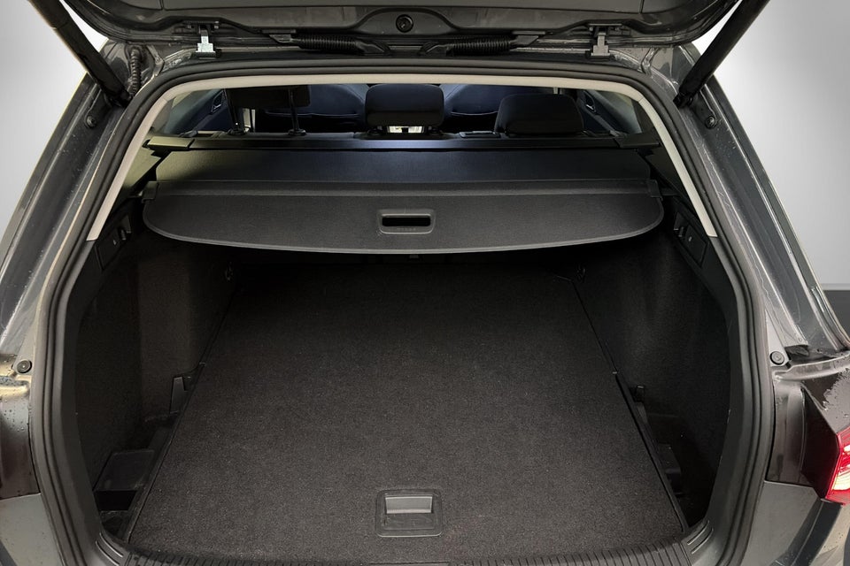VW Golf VIII 1,5 eTSi 150 Style Variant DSG 5d