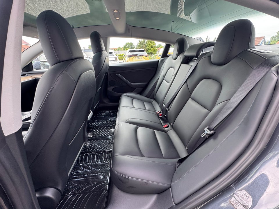 Tesla Model 3 Standard Range+ RWD 4d