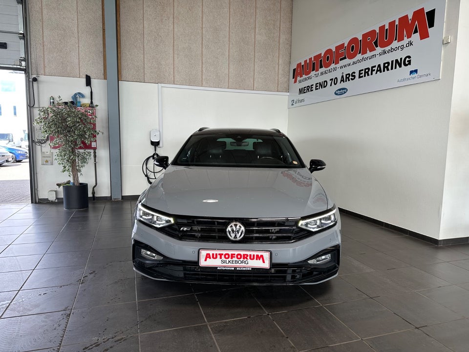 VW Passat 2,0 TSi 272 R-line Variant DSG 4Motion 5d