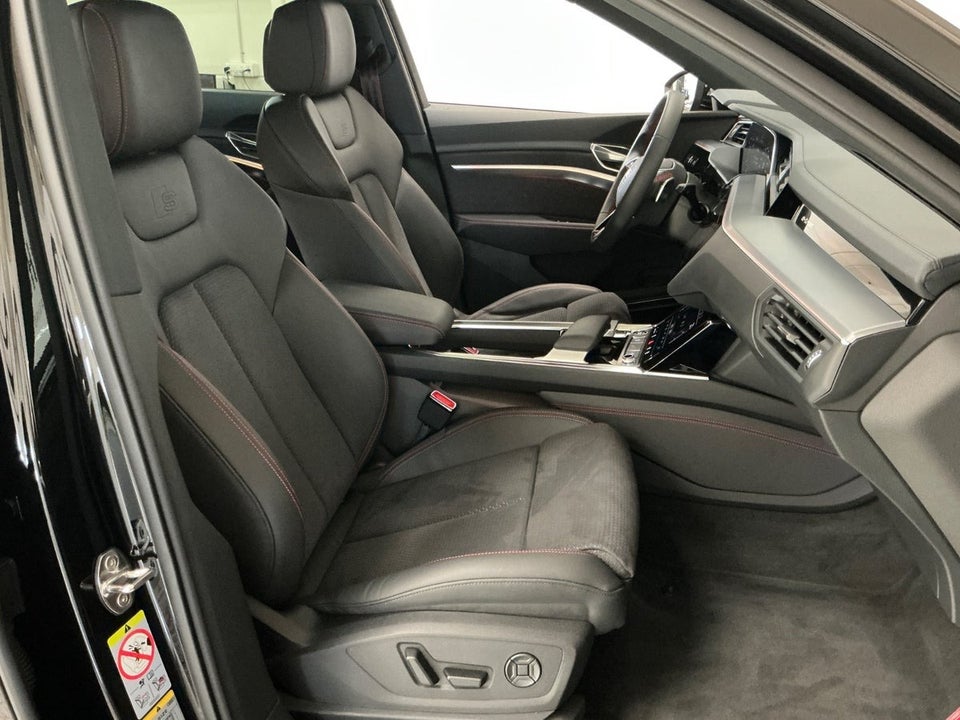 Audi Q8 e-tron 55 Dakar Edition quattro 5d