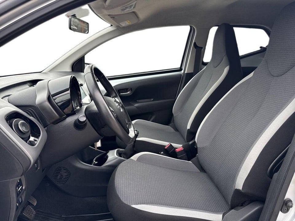 Toyota Aygo 1,0 VVT-i x-press 5d