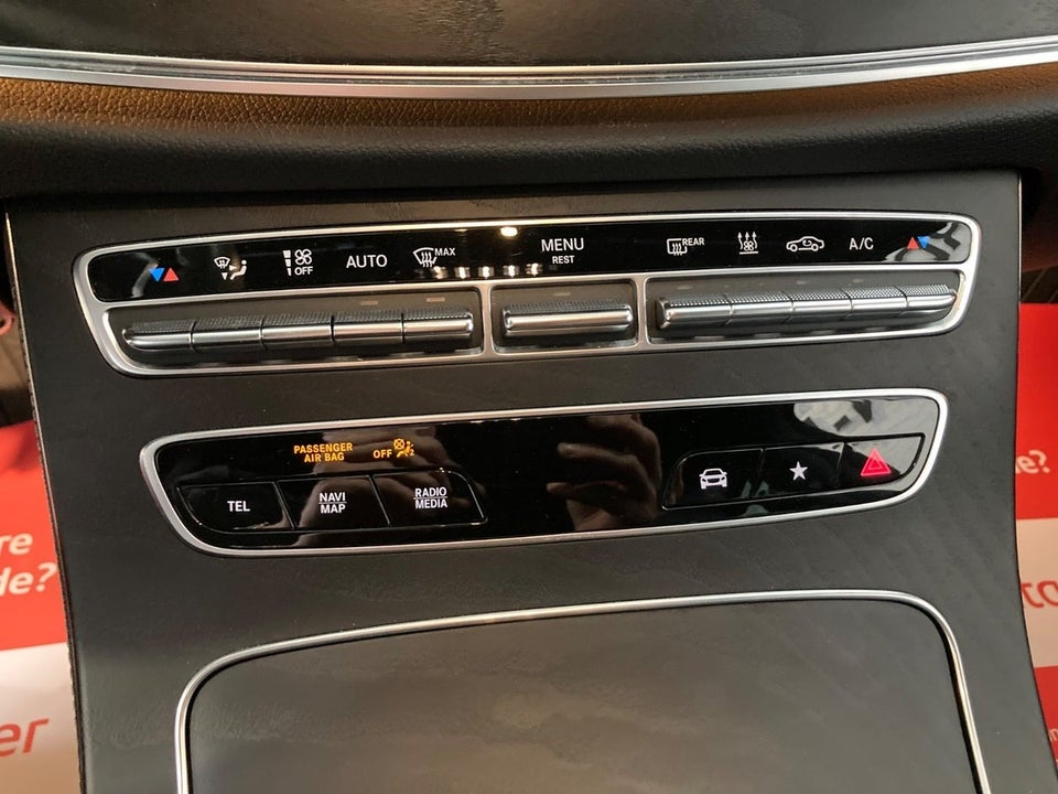 Mercedes E300 de 2,0 AMG Line stc. aut. 5d