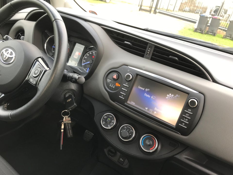 Toyota Yaris 1,0 VVT-i T2 5d