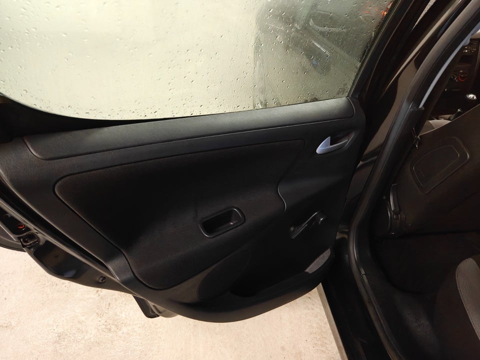 Peugeot 207 1,4 Comfort+ 5d