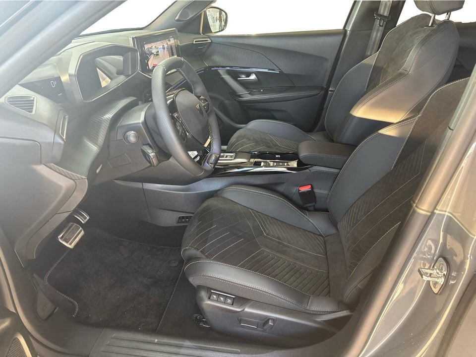 Peugeot e-2008 54 GT 5d