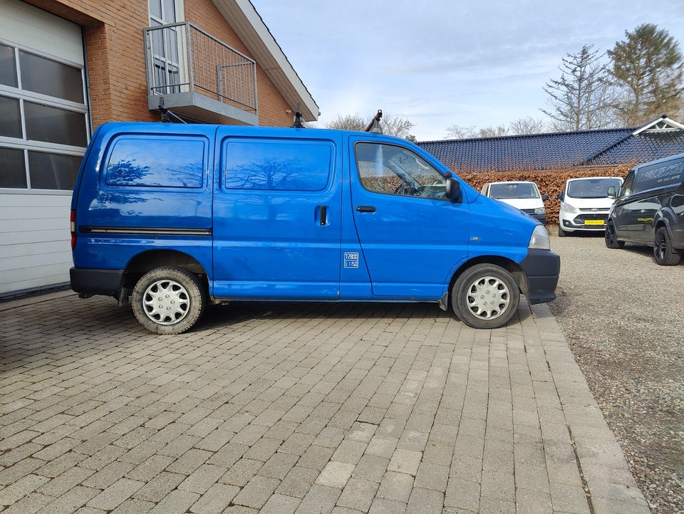 Toyota HiAce 2,5 D-4D 95 kort 5d