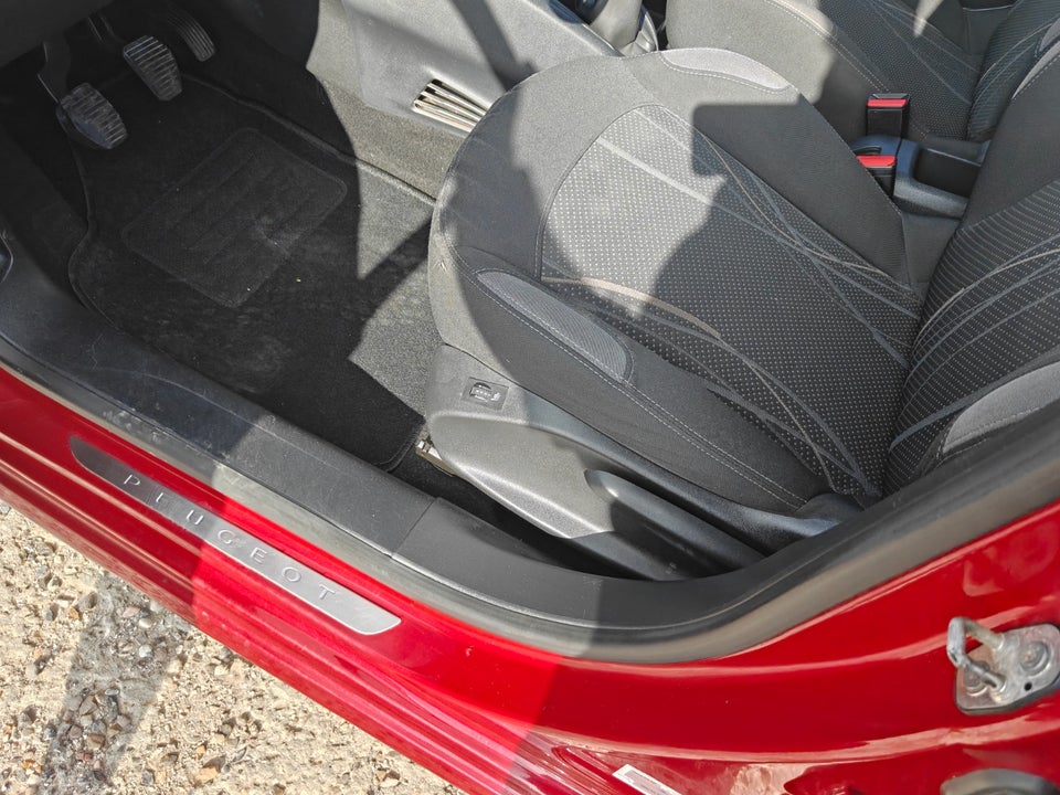 Peugeot 208 1,2 VTi Urban 5d