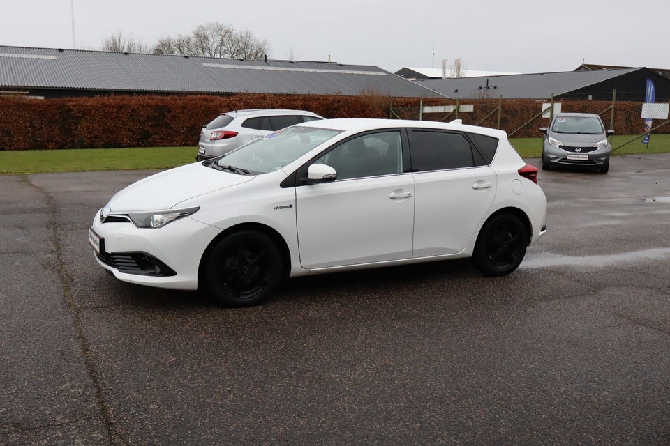 Toyota Auris 1,8 Hybrid Executive CVT 5d