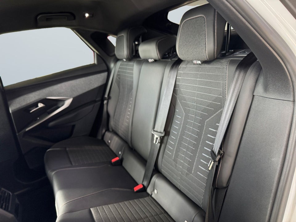 Peugeot e-3008 77 GT Pack 5d