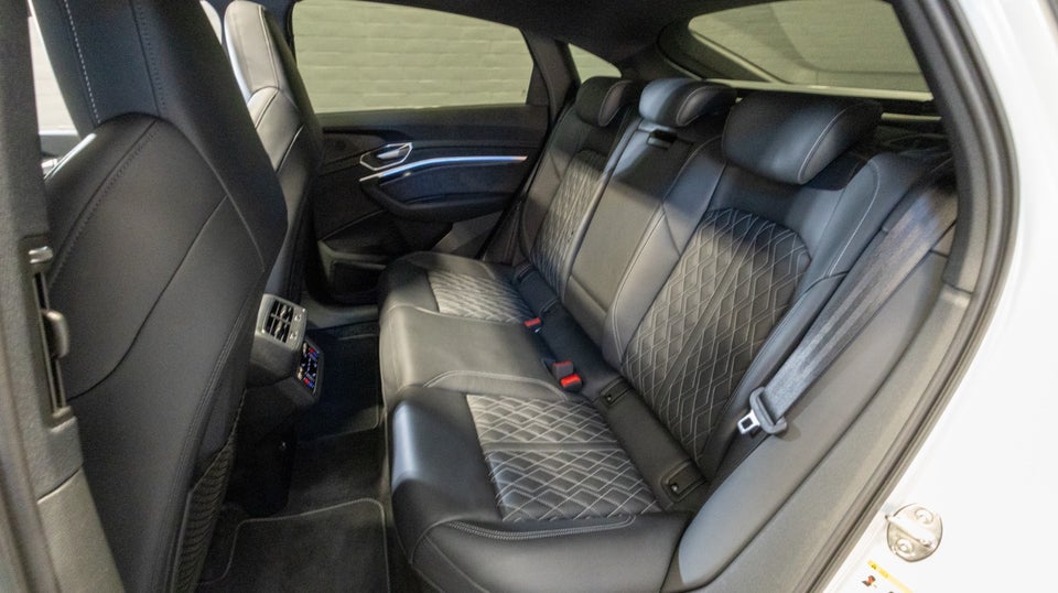 Audi e-tron 55 S-line Sportback quattro 5d