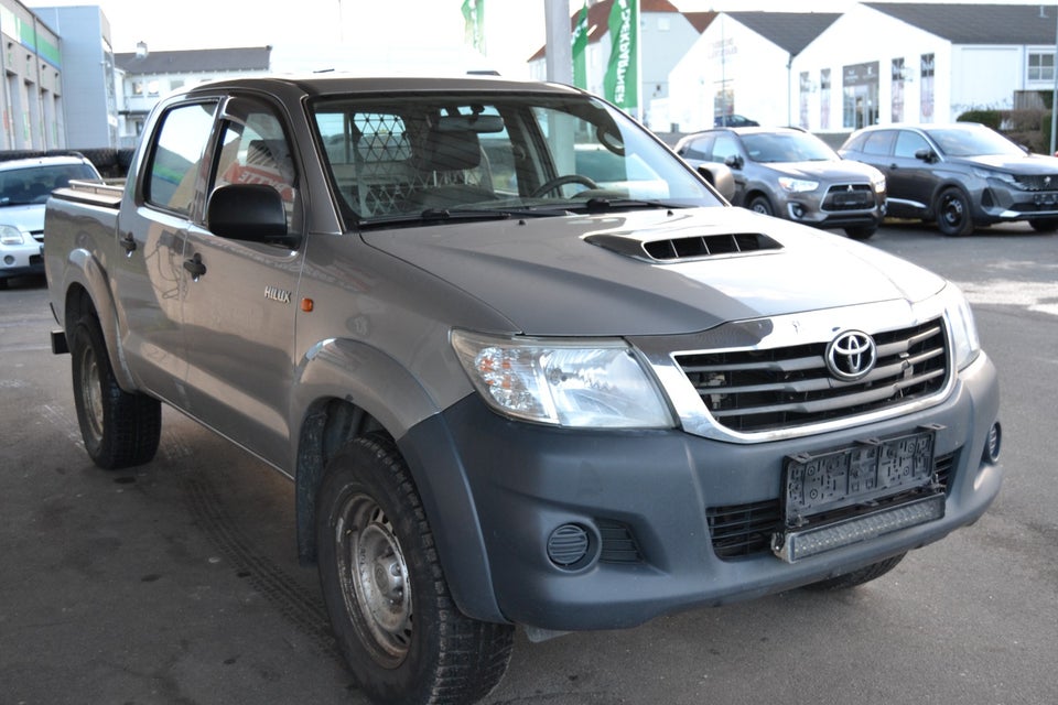 Toyota HiLux 2,5 D-4D 144 Db.Kab 4x4 T2 4d