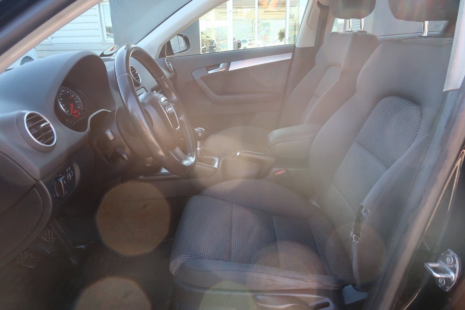 Audi A3 2,0 TDi 140 Ambiente Sportback 5d