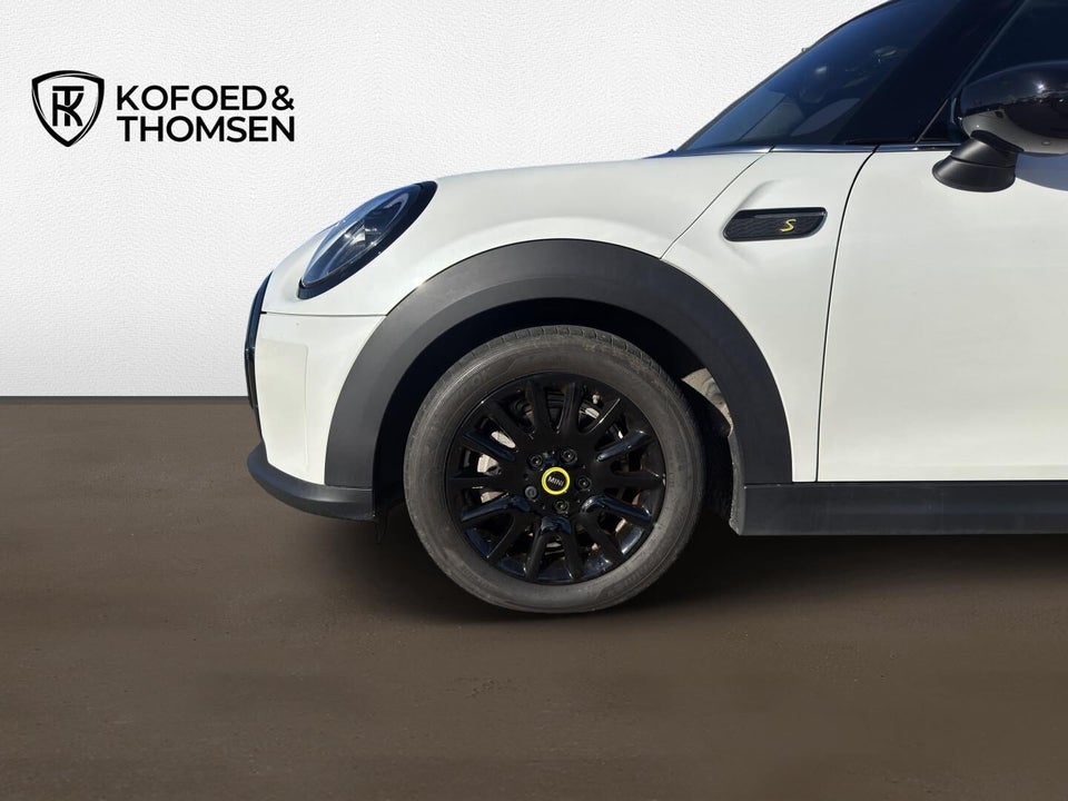 MINI Cooper SE Essential 3d