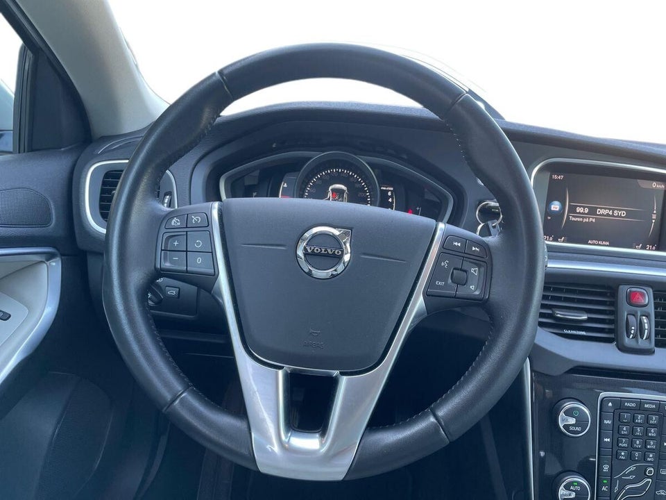Volvo V40 2,0 T3 152 Momentum 5d