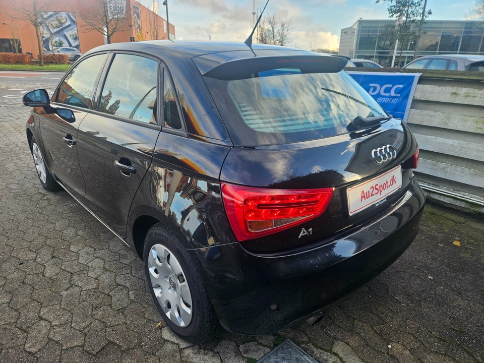 Audi A1 1,2 TFSi 86 Attraction Sportback 5d