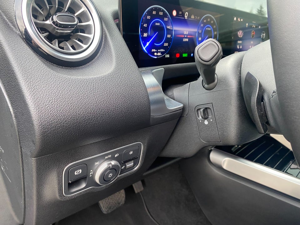 Mercedes EQB250+ Progressive 5d