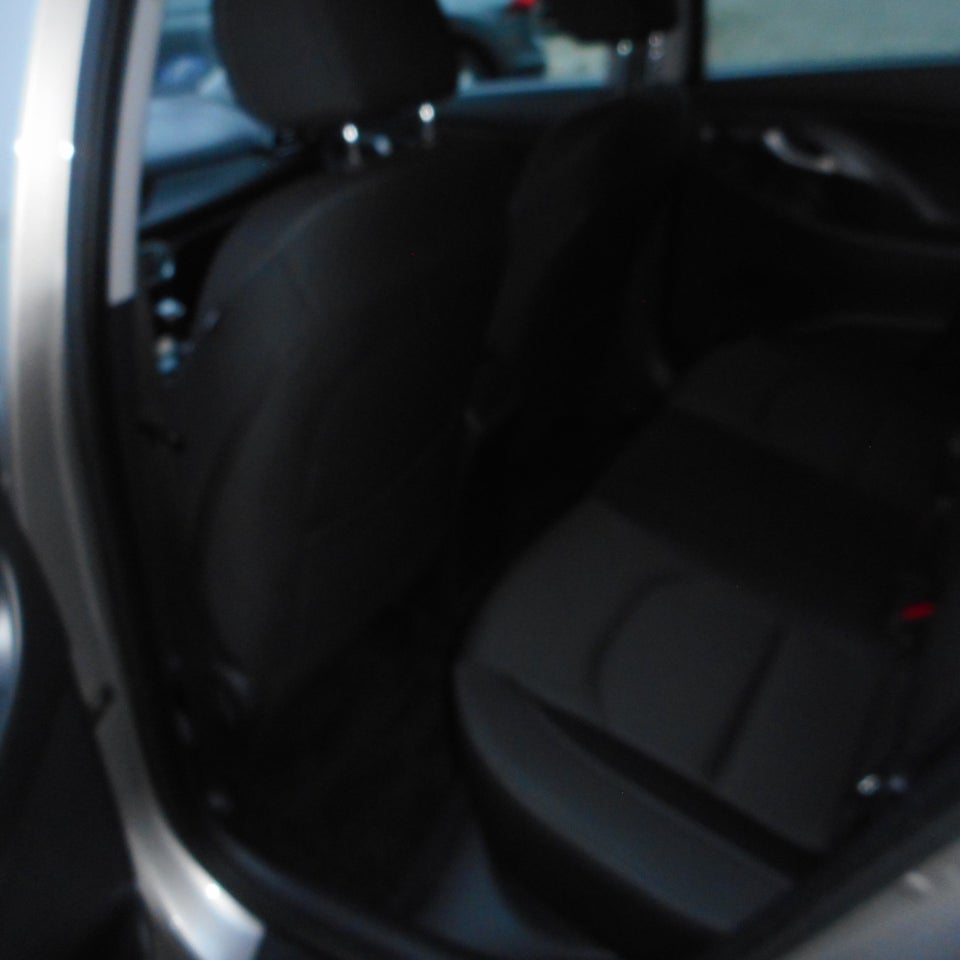 Hyundai i30 1,6 CRDi 110 Premium stc. 5d