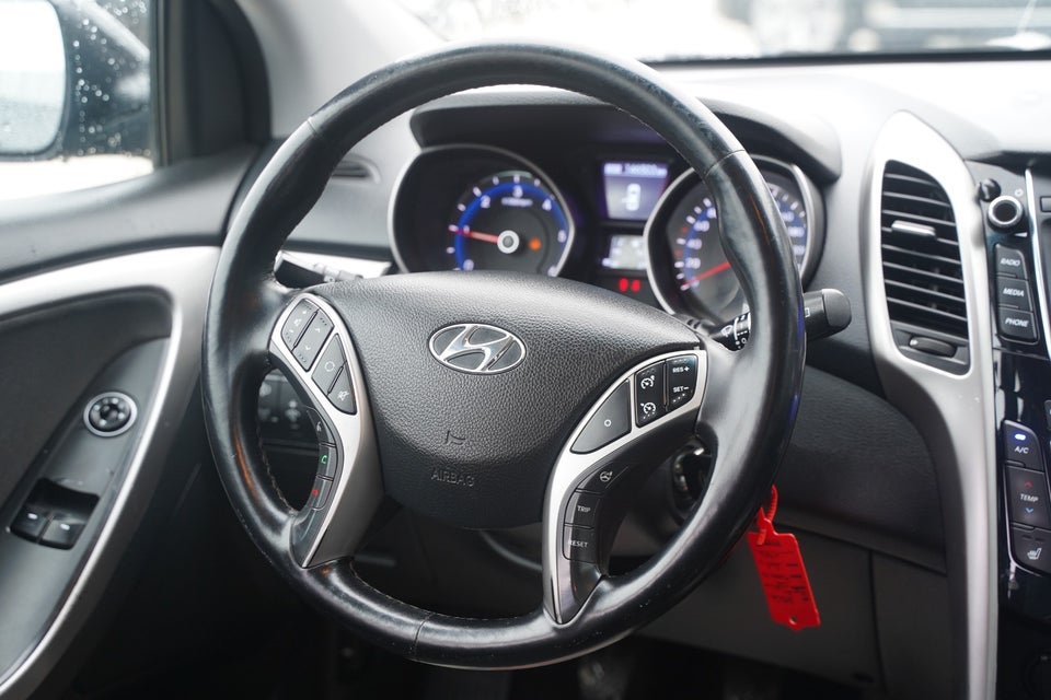 Hyundai i30 1,6 CRDi 110 Passion CW 5d