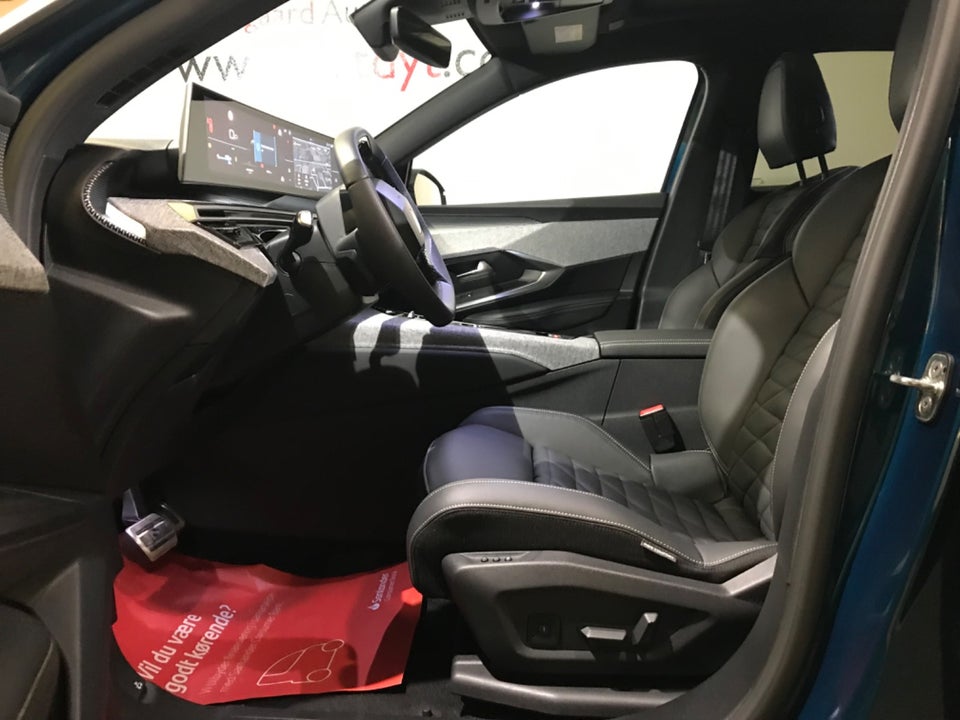 Peugeot e-3008 77 GT Pack 5d