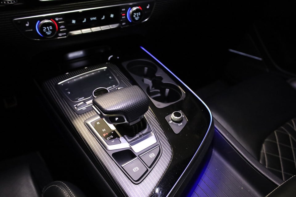 Audi Q7 3,0 TDi 272 S-line quattro Tiptr. 7prs 5d