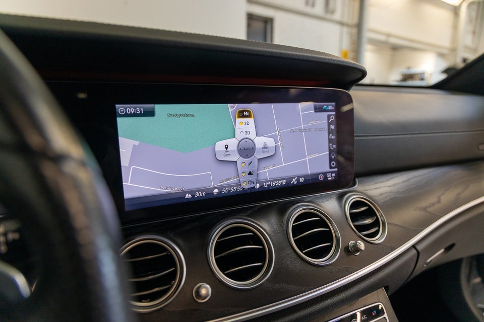 Mercedes E300 de 2,0 AMG Line stc. aut. 5d