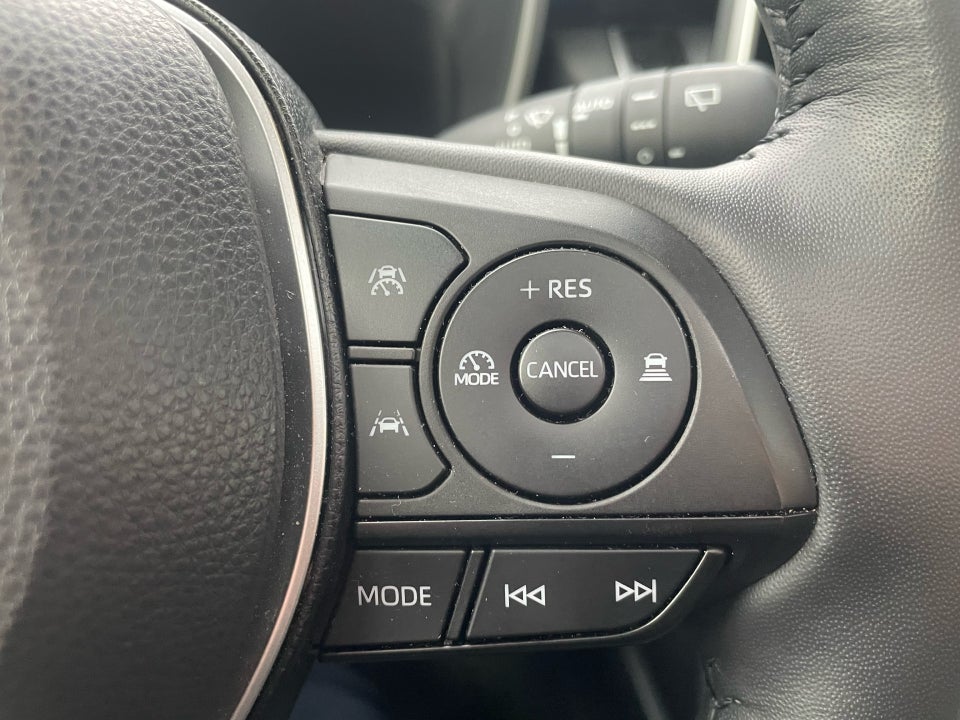 Toyota Corolla Cross 2,0 Hybrid Elegant Luxury CVT 5d