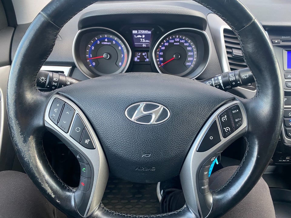 Hyundai i30 1,6 GDi Style Eco 5d