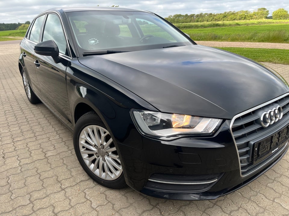 Audi A3 2,0 TDi 150 Ambiente Sportback 5d