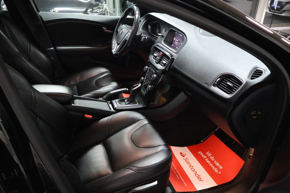 Volvo V40 2,0 D3 150 Momentum aut. 5d