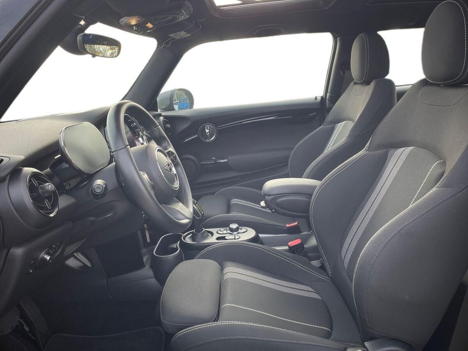 MINI Cooper SE Essential 3d