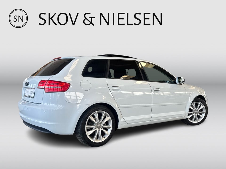 Audi A3 1,6 TDi Attraction Sportback 5d