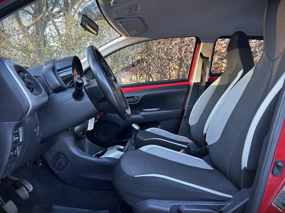 Toyota Aygo 1,0 VVT-i x-play x-touch 5d