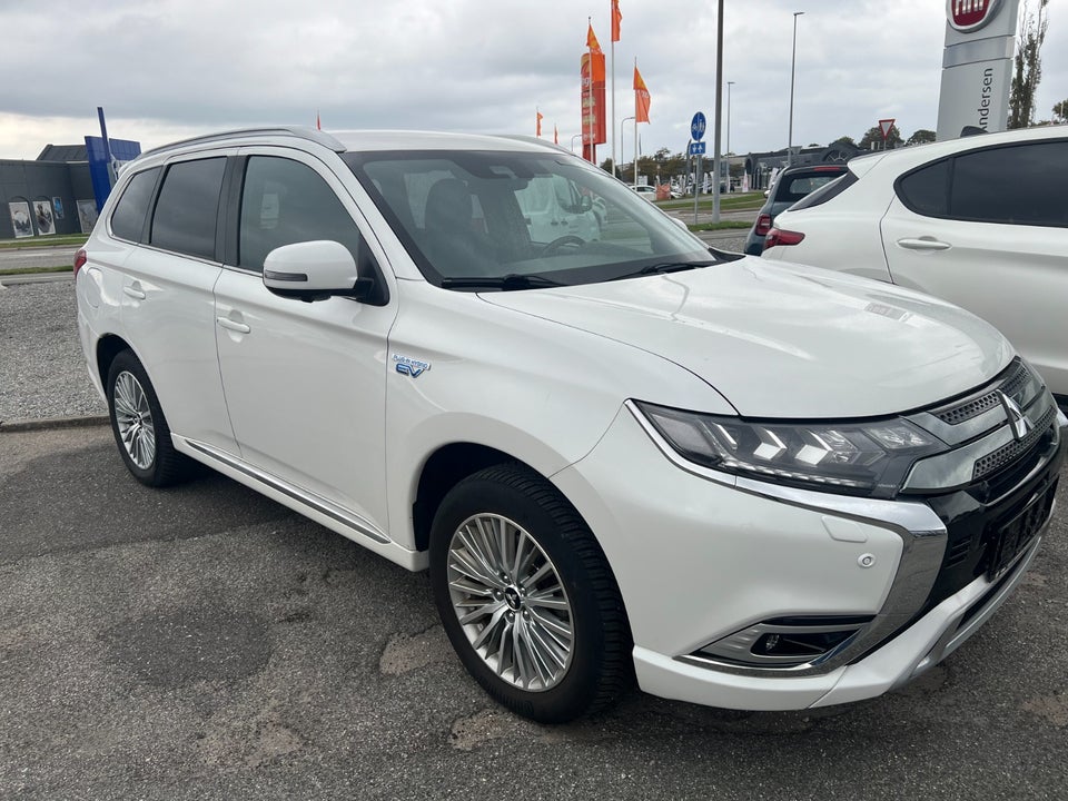 Mitsubishi Outlander 2,4 PHEV Instyle CVT 4WD 5d