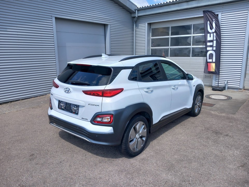 Hyundai Kona 64 EV Essential 5d